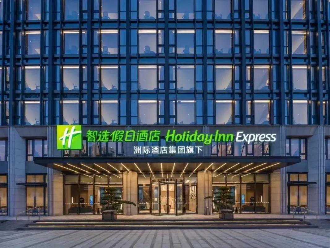 由全球知名酒店管理集团洲际酒店集团与中国绿发重庆公司联袂打造